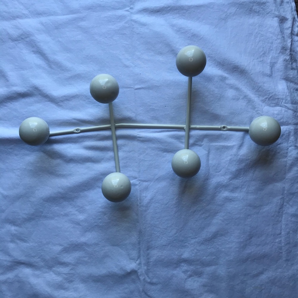 White wallrack
